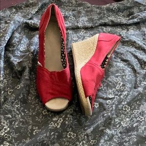 Red Toms Wedge Sz 9